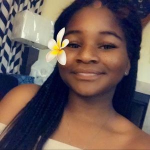 Meet your Posher, Denisha